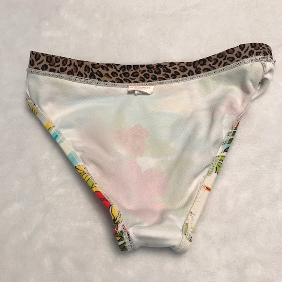 Xhilaration swimsuit. - Picture 11 of 12